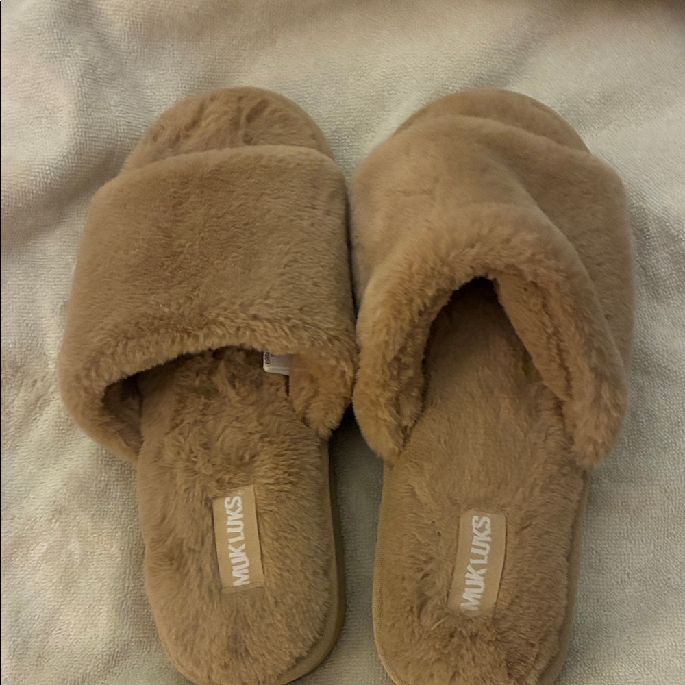 Muk Luks Women's Tan Fuzzy‎ Slippers